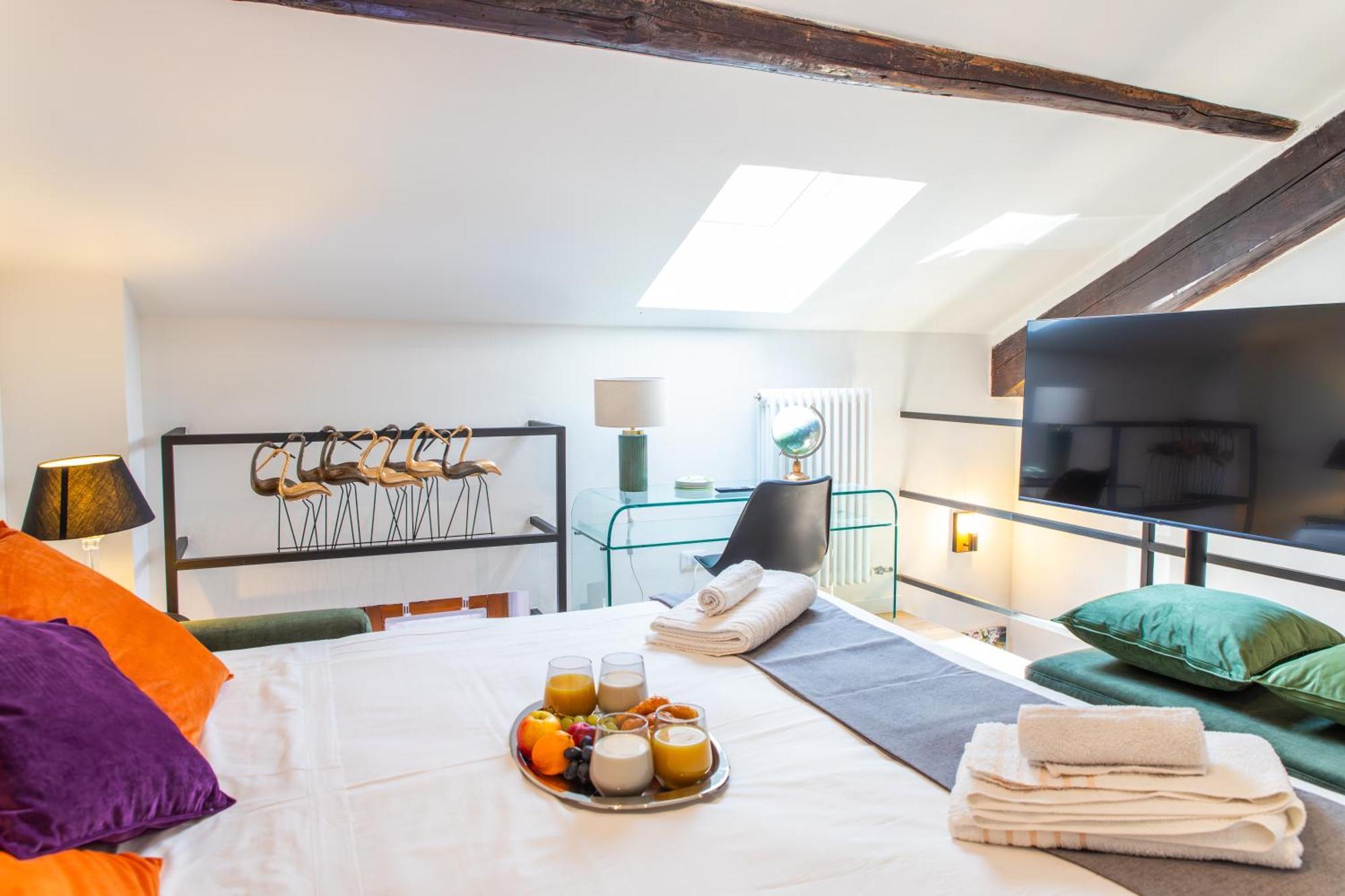 Su Due Piani Con Aria Condizionata A Pochi Passi Da Fondazione Prada E Duomo Apartment *